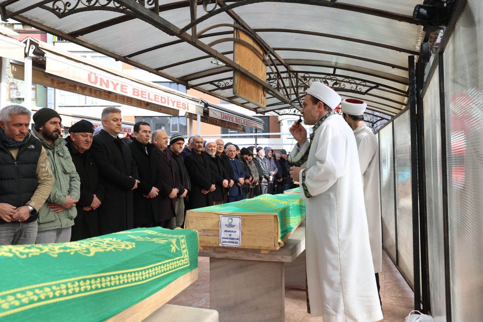 DEPREMDE HAYATINI KAYBEDENLER TOPRAĞA VERİLDİ
